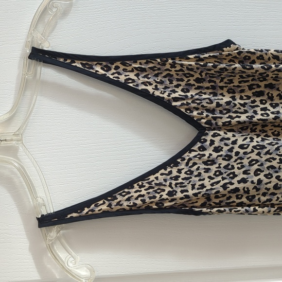 Leopard Print Negligee With Matching Robe - Picture 3 of 8